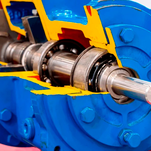 Motor y bomba industrial en corte